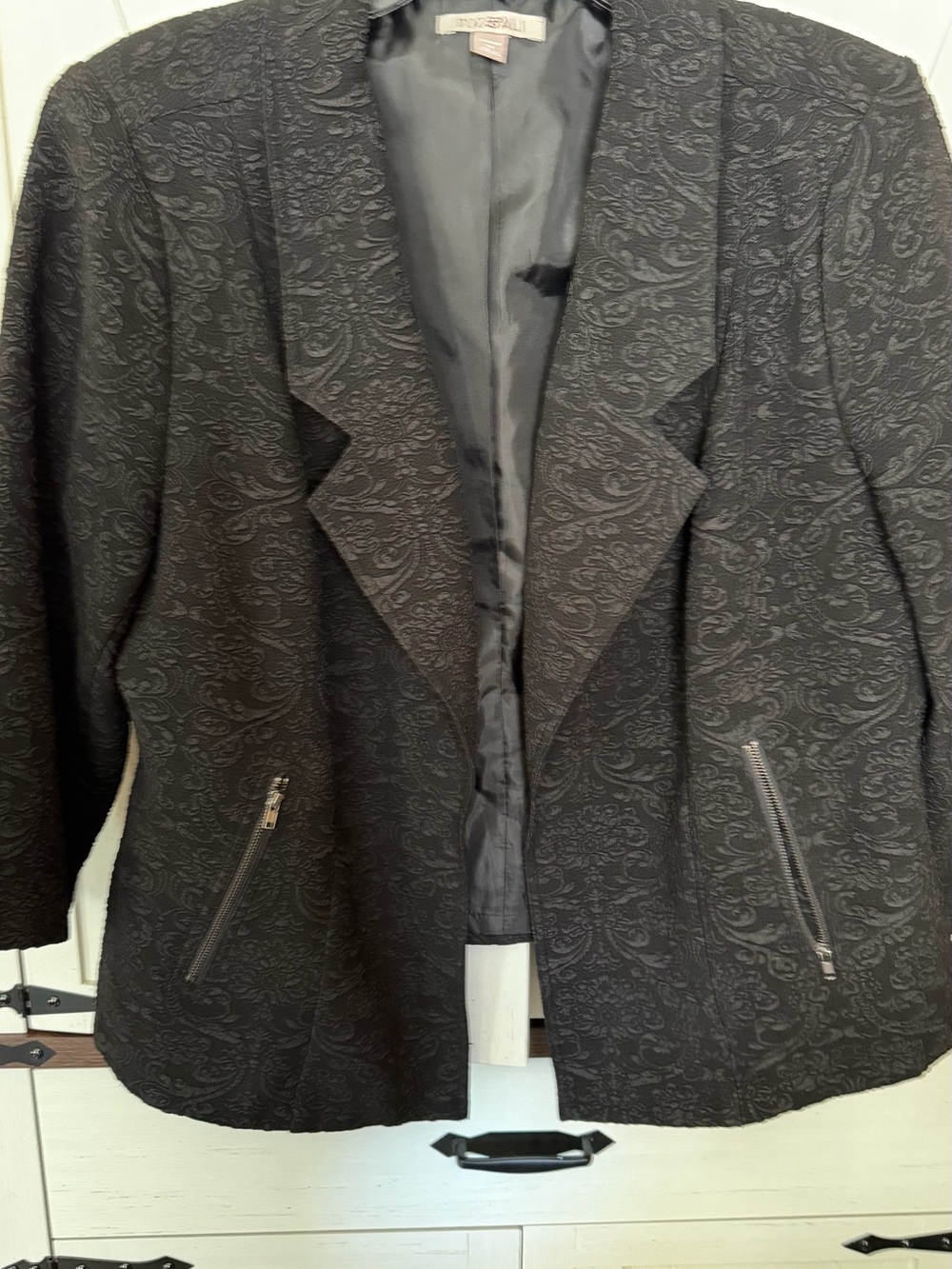 Roz & Ali Black Paisley Jacquard Blazer